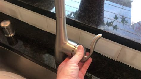 How To Tighten A Loose Moen Single Handle Kitchen。